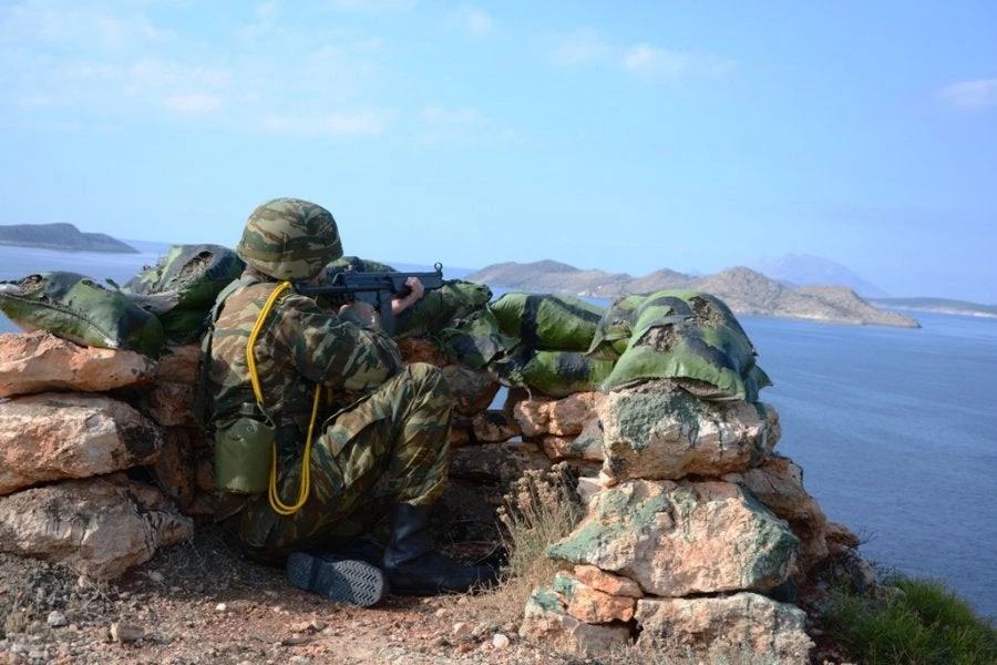 Δύο γεμιστήρες άδειασε η Φρουρά της Ρω – Απείλησαν και τη νήσο Στρογγύλη πριν από το επεισόδιο – Στο ΓΕΑ ο διοικητής των αεροπορικών δυνάμεων του ΝΑΤΟ